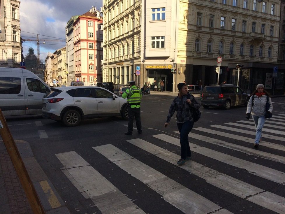 Legerovou ulicí se jezdilo obousměrně, sloužila jako objížďka.