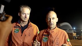 Autory projektu jsou Švýcaři André Borschberg a Bertrand Piccard, kteří se při pilotování jednosedadlového letounu střídají