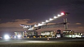 Solar Impulse 2 je na cestě kolem světa bez kapky paliva.