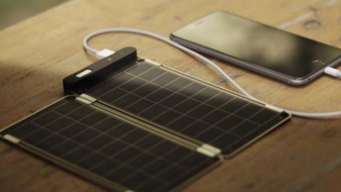 „Solar Paper“, nejtenčí solární nabíječka na světě