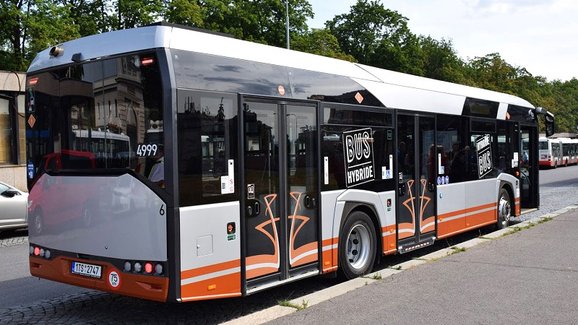 Praha testuje nový hybridní autobus Solaris Urbino 12 Hybrid  