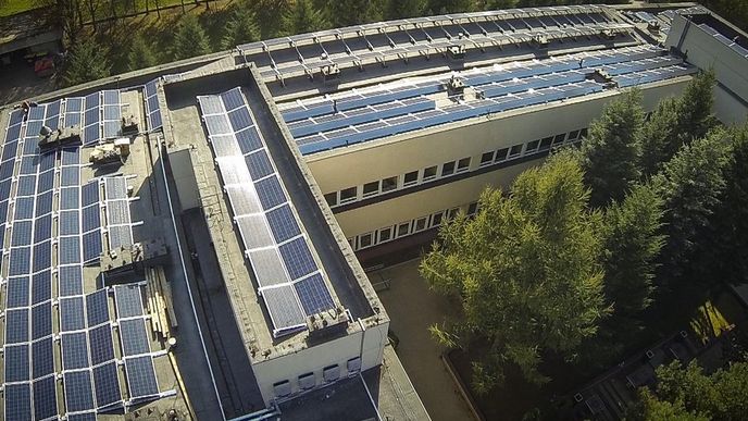 Solární elektrárna na střeše nemocnice v polské Lodži