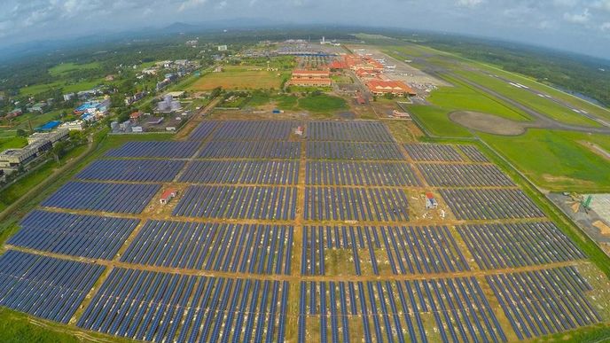 solární farma u letiště v indickém Kóčinu