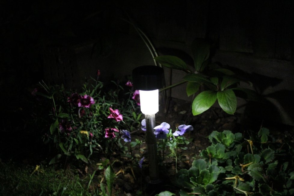 Lampa dodá váší zahradě krásnou a tajemnou atmosféru.
