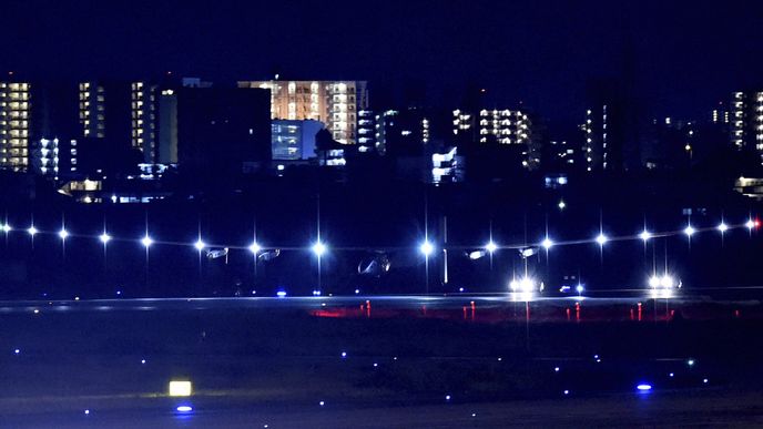 Letoun na solární pohon Solar Impulse 2 je v polovině cesty z Japonska přes Tichý oceán na Havaj.