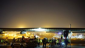 Solární letoun Solar Impulse 2 dokončil oblet světa. Ve vzduchu strávil 500 hodin.