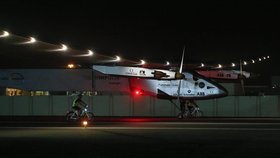 Solární letoun Solar Impulse 2 dokončil oblet světa. Ve vzduchu strávil 500 hodin.