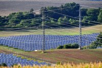 Bránu do Slezských Beskyd má "zazdít" 86 tisíc solárních panelů! Lidé se bouří