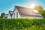 Orientace střechy se solárními panely je klíčová pro množství vyrobené energie.