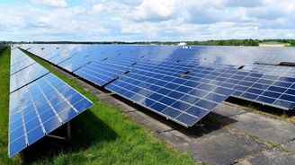 Tři solární parky ČEZ nebyly hotové v roce 2009, rozhodla energetická inspekce