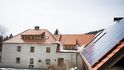 Solární panely už jsou podle Jana Maryška přežité, ve sklepě má proto moderní kotel na štěpku