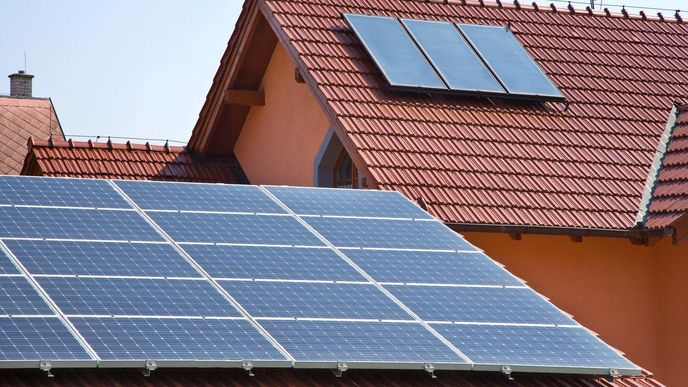 SPCG v posledních třech letech začala instalovat solární elektrárny na střechy budov, aby pokrývaly část jejich denní spotřeby