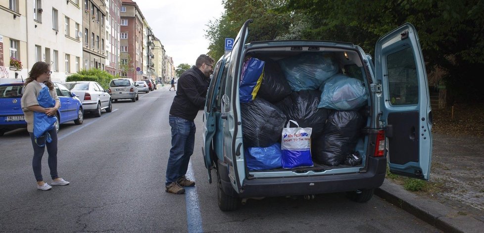 V Maďarsku se situace každým dnem mění, každopádně jakoukoliv pomoc tam uprchlíci vítají.