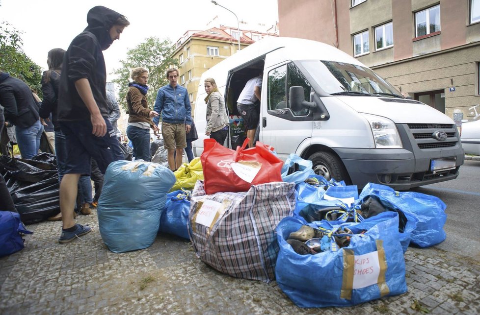 V Maďarsku se situace každým dnem mění, každopádně jakoukoliv pomoc tam uprchlíci vítají.