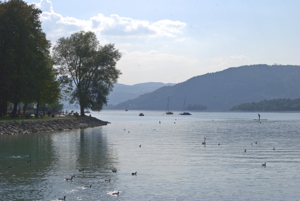 Attersee: Pohled z promenády v obci Shörfling