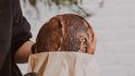 SOLO BAKERY -V nabídce dánského sladkého pečiva jsou motance z kynutého těsta – kardamomový, skořicový či makový, šlehačkové semly či drømmekage. SOLO BAKERY -V nabídce dánského sladkého pečiva jsou motance z kynutého těsta – kardamomový, skořicový či makový, šlehačkové semly či drømmekage.