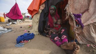 Somálské peklo: Teroristé z aš-Šabábu dělají z dětí vojáky. A polovina Somálců živoří v táborech