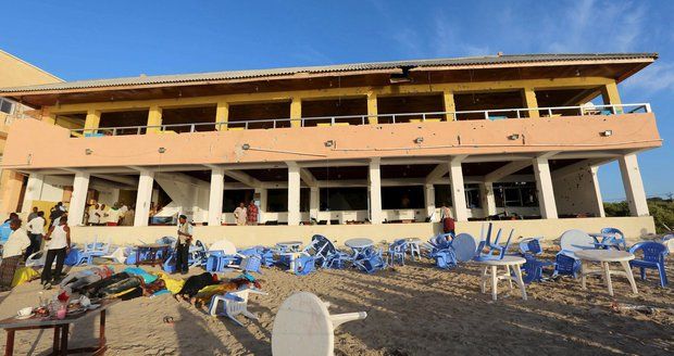 Přes 20 mrtvých. Islamisté zaútočili na plážovou restauraci během svatby