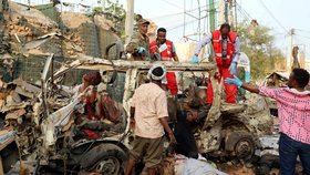 Počet obětí pátečních bombových útoků u hotelu v somálské metropoli Mogadišo vzrostl podle nejnovější policejní bilance na 39 osob.