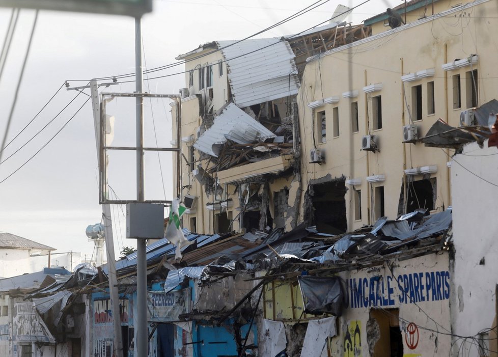 Nejméně 20 lidí zahynulo od pátku při útoku na hotel v hlavním městě Somálska (20. 8. 2022)