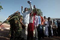 Teroristický útok v Somálsku: Islamisté Šabábu zabili 13 lidí