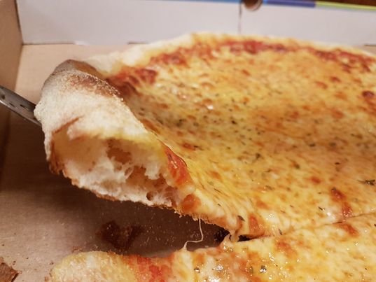 Slováci provozují italsko-britskou pizzerii.