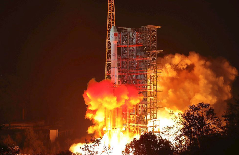 Čínská sonda Čchang-e 4 při startu