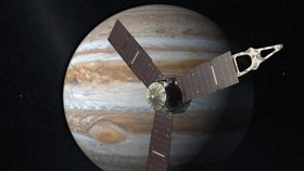 Sonda Juno směřuje k Jupiteru