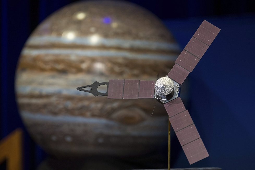 Sonda Juno je na oběžné dráze planety Jupiter.