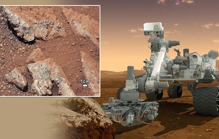 Vozítko Curiosity našlo na Marsu oblázky, které jsou stopou po řečišti vody