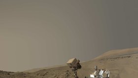 Sonda Curiosity je na Marsu už třetím rokem a její mise byla prodloužena na neurčito.