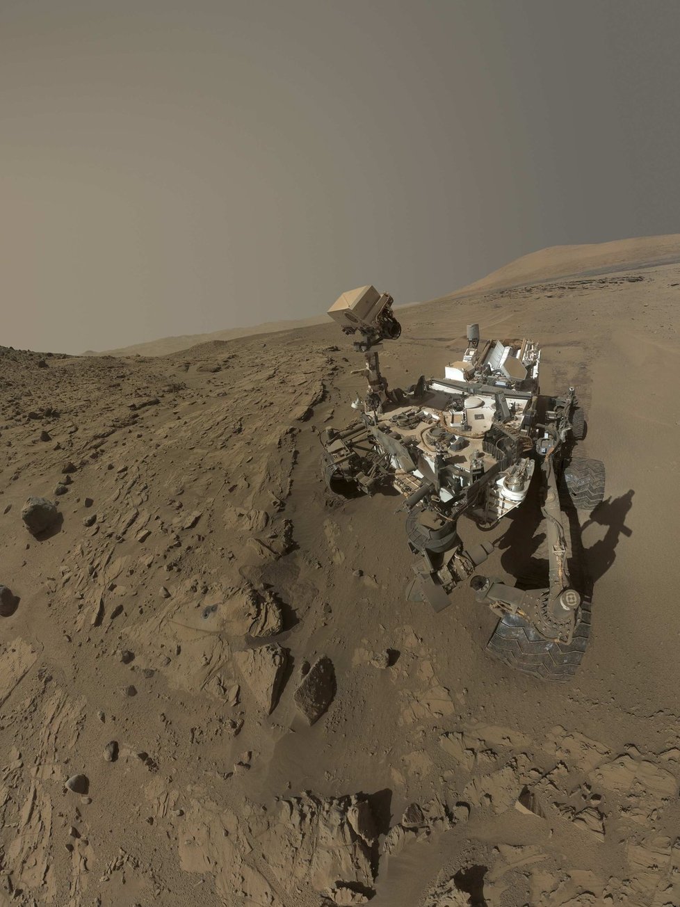 Sonda Curiosity je na Marsu už třetím rokem a její mise byla prodloužena na neurčito.