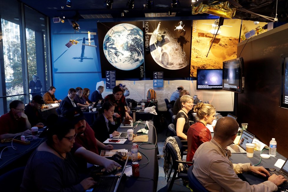 Novináři sledovali přistání sondy InSight na Marsu (26. 11. 2018)