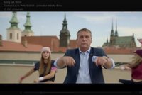 Song jako Brno! Primátor ve volebním klipu (po) Vokřál: Zpívá, trsá a cuká ramenem