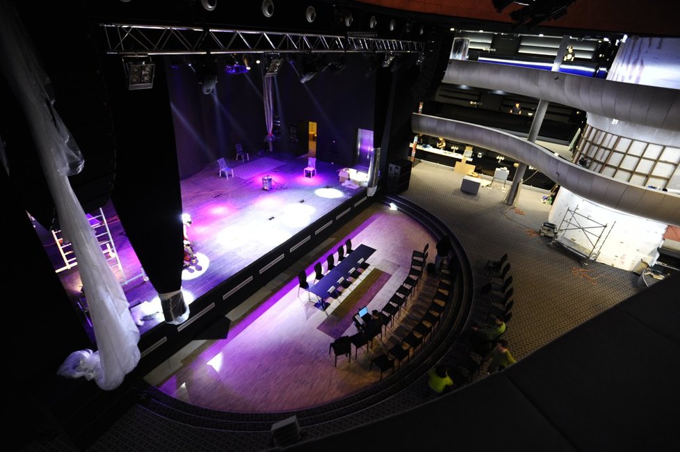 Pod obří betonovou kopulí se skrývá nejmodernější koncertní sál v Brně pro 600 návštevníků.