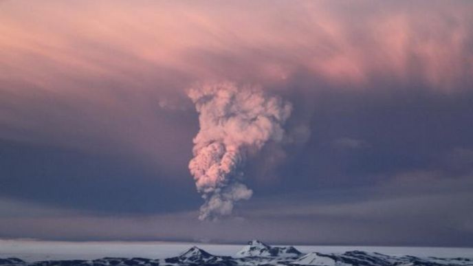 Sopečný mrak nad islandskou sopkou Grímsvötn