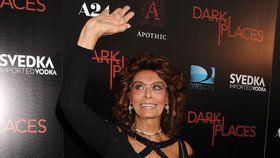 Sophia Loren na červeném koberci: Mladé kolegyně strčila do kapsy!