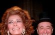 Sophia Loren zaujala svým dekoltem.