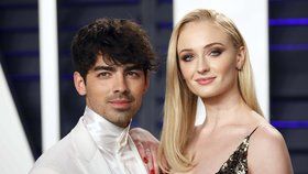 Sophie Turner a její snoubenec, zpěvák Joe Jonas