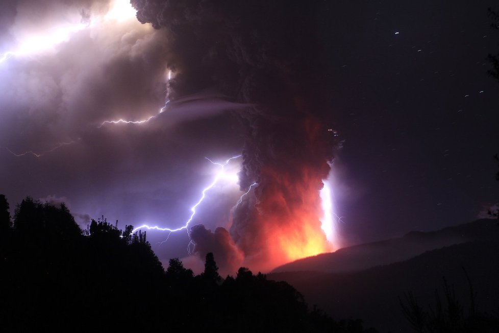 Mystická bouře se objevila okolo sopky v Chile