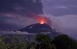 Erupce indonéské sopky Lewotolo, (29.11.2020).