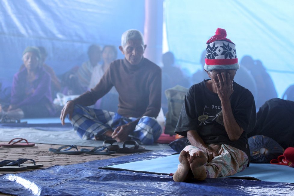 Na Bali bylo evakuováno 14 tisíc lidí, kvůli aktivitě tamní sopky Agung