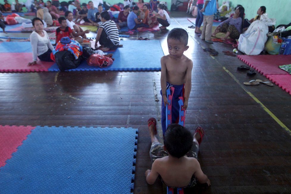 Na Bali bylo evakuováno 14 tisíc lidí, kvůli aktivitě tamní sopky Agung