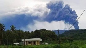 Kvůli sopce Manaro byl evakuován celý vanuatský ostrov Ambae.