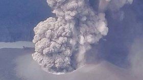 Kvůli sopce Manaro byl evakuován celý vanuatský ostrov Ambae.