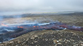 Sopka ohrožuje tisíce lidí. Island vyhlásil stav nouze, zavřel turistickou atrakci a evakuuje