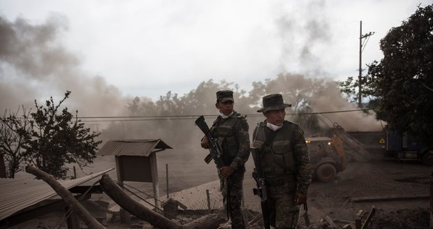 Sopka v Guatemale zabila už 99 lidí. Dalších 200 se pohřešuje a šance je mizivá