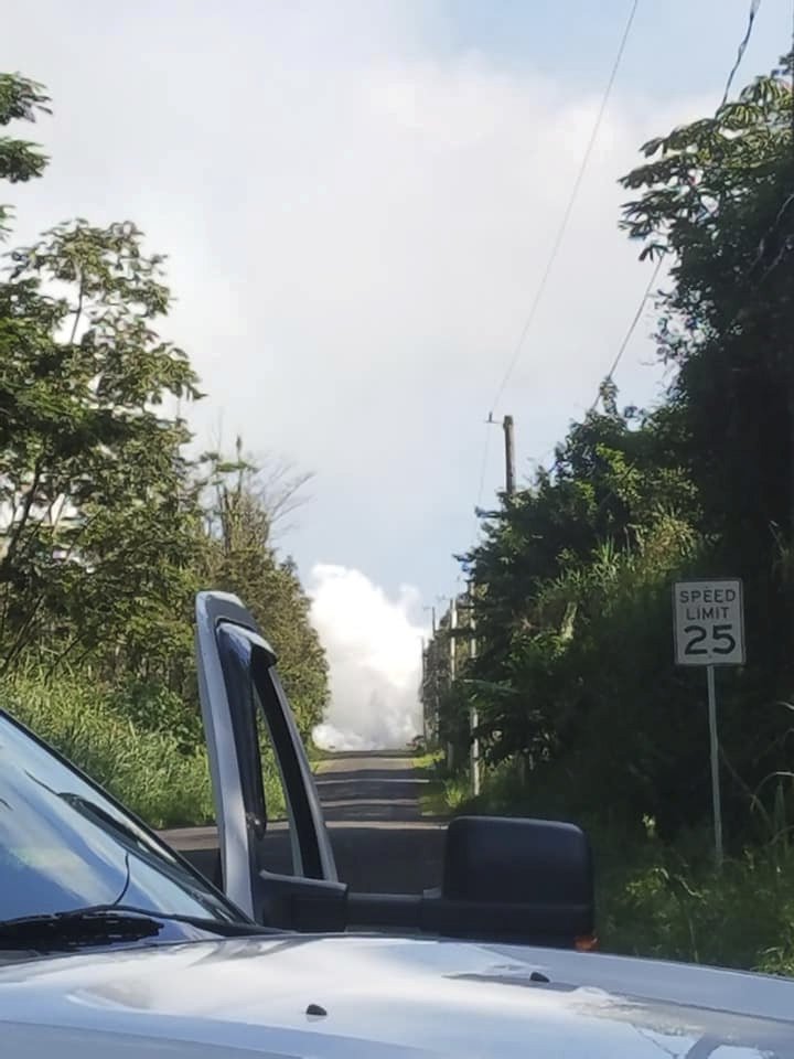 Na Havaji vybouchla sopka. Úřady vyhlásily evakuaci, lidem hrozí otrava i popálení lávou (3.05.2018).