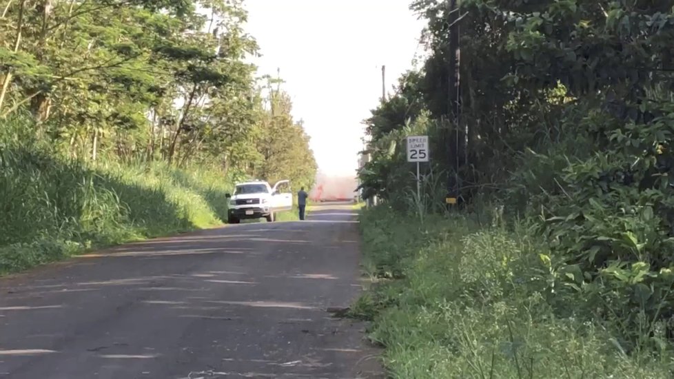 Na Havaji vybouchla sopka. Úřady vyhlásily evakuaci, lidem hrozí otrava i popálení lávou.