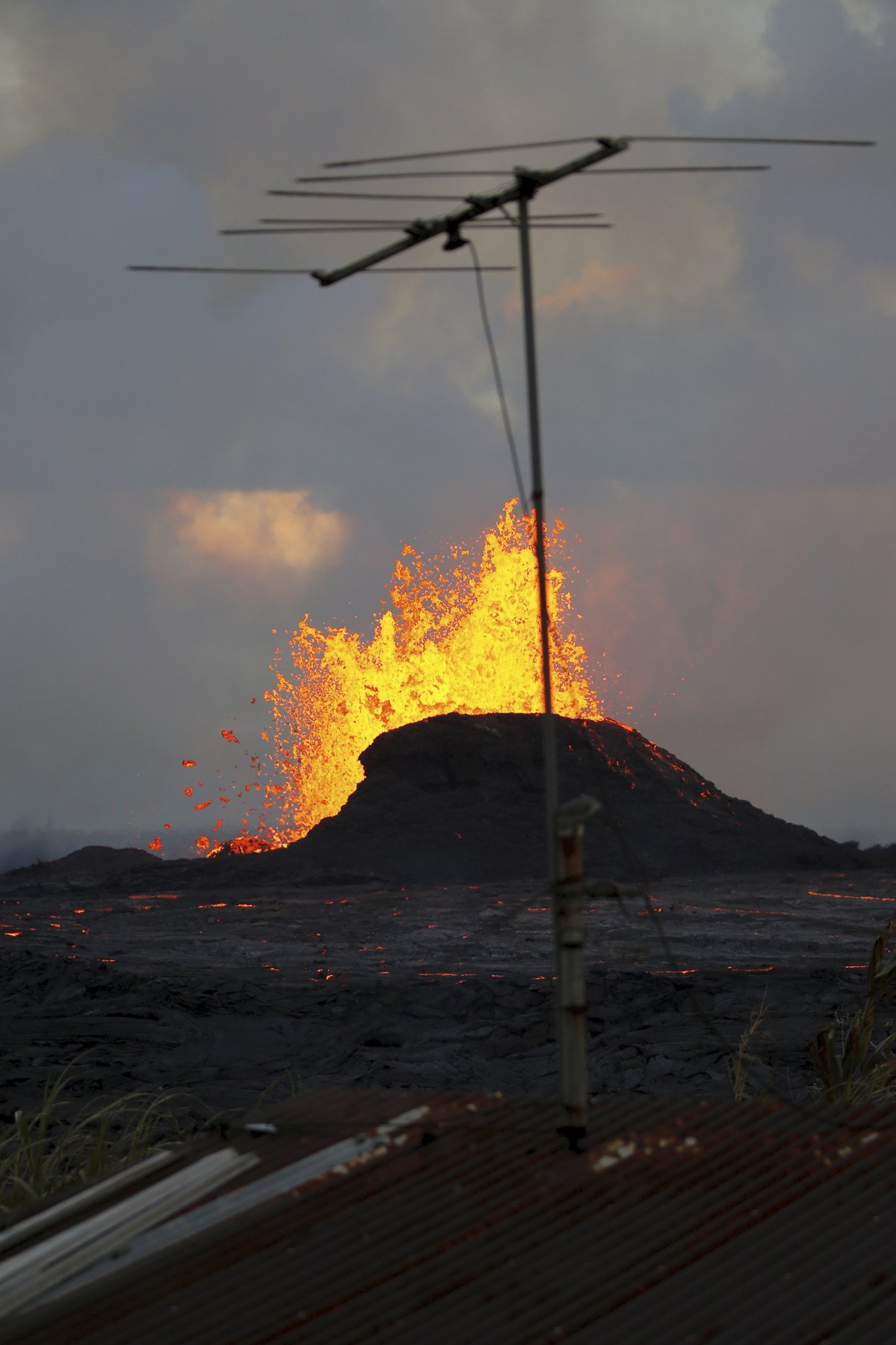 Sopka Kilauea stále chrlí lávu